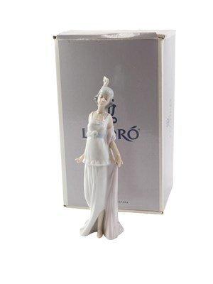 Lot 654 - A Lladro Dama Del Manton Talk of the Town...