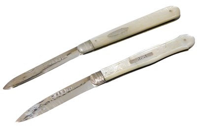Lot 586 - Two George V silver plated and mother of pearl...