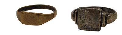 Lot 531 - Two signet rings, comprising a 9ct gold signet...