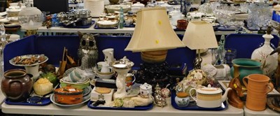 Lot 2093 - Housewares, ceramics and collectables, to...