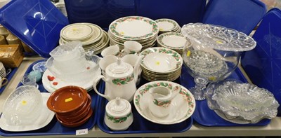 Lot 2114 - A Sango Noel 1990 Christmas part dinner set,...