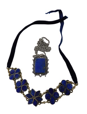 Lot 783 - Lapis lazuli jewellery, comprising a Victorian...
