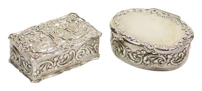 Lot 117 - An Elizabeth II silver snuff box, of...