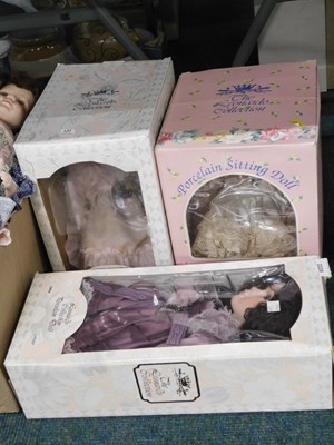 Lot 2228 - A boxed Leonardo Collection Emma doll, in...
