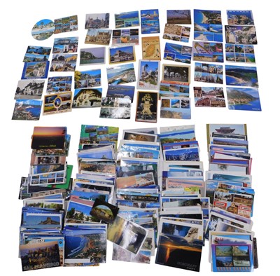 Lot 833 - A collection of loose postcards, various...