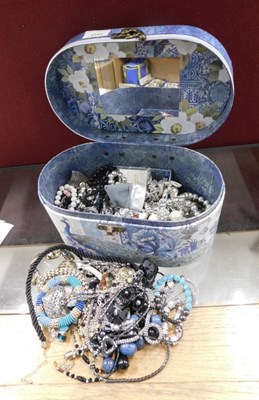 Lot 2166 - A jewellery box and contents of costume...