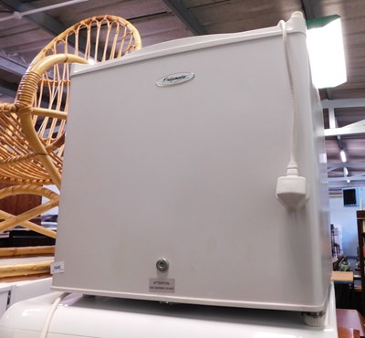 Lot 1640 - A Fridgemaster under counter fridge.