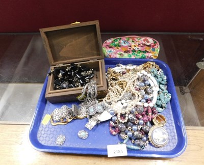 Lot 2185 - Assorted costume jewellery, drop necklaces,...