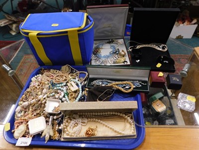 Lot 2186 - Assorted costume jewellery, cameo pendant,...