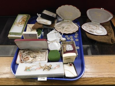 Lot 2190 - Assorted costume jewellery, gold plated...