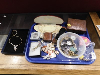 Lot 2204 - Assorted costume jewellery and trinkets, faux...