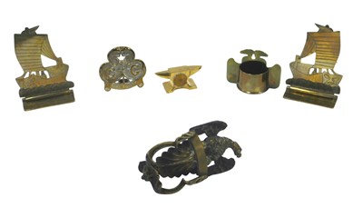 Lot 952 - Miscellaneous metalware, to include a pair of...