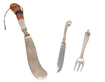 Lot 208 - A Dutch silver miniature knife and fork, 0.25...