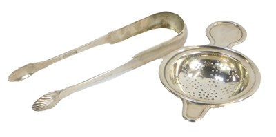 Lot 51 - A pair of George IV silver sugar...