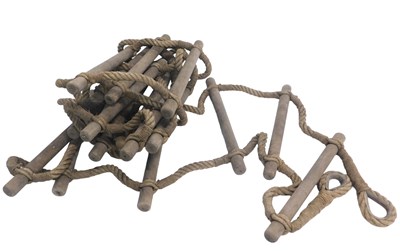 Lot 1093 - A rope ladder, 460cm long.