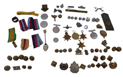 Lot 976A - A quantity of militaria, to include a WWI pair...