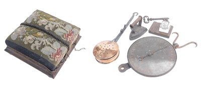 Lot 1122 - Miscellaneous bygones, to include a Salter...