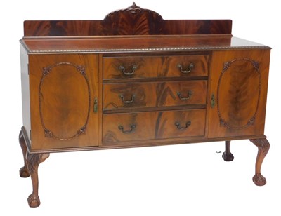 Lot 1182 - An early 20thC mahogany sideboard, with a...