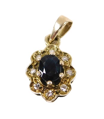 Lot 212 - A 9ct gold demantoid garnet and diamond...