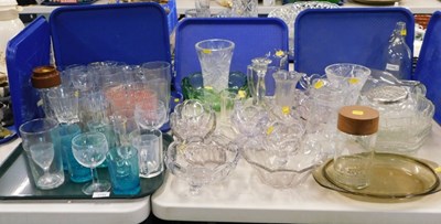 Lot 2125 - A quantity of 20thC moulded and coloured...