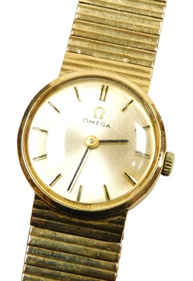 Lot 427 - An Omega lady's 9ct gold cased wristwatch,...