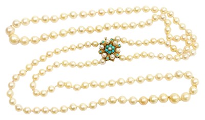 Lot 429 - A two strand graduated cultured pearl necklace,...