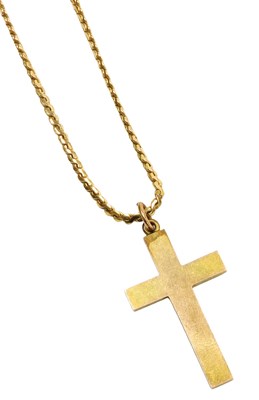 Lot 425 - A 9ct gold cross, with serpentine link chain,...