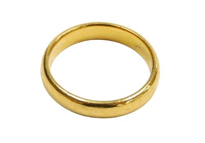Lot 421 - A 22ct gold wedding band, of plain design, 5.1g.