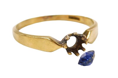 Lot 511 - An 18ct gold single stone sapphire ring, the...