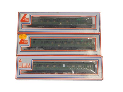 Lot 565 - A Lima OO gauge class 117 DMU set, including...