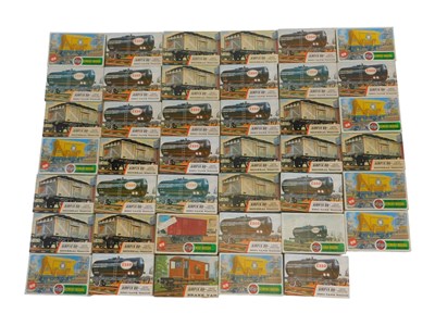 Lot 569 - Airfix OO gauge wagon kits, including Airfix...