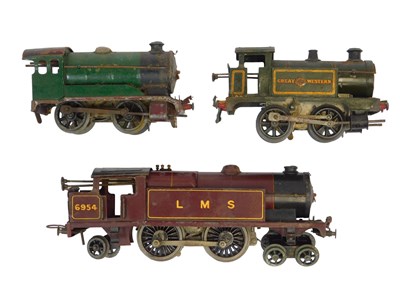 Lot 580 - Hornby and other clockwork O gauge tinplate...
