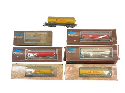 Lot 581 - Lima O gauge rolling stock, including 6746 GW...