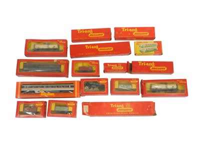 Lot 590 - Tri-ang OO gauge rolling stock, including R349...