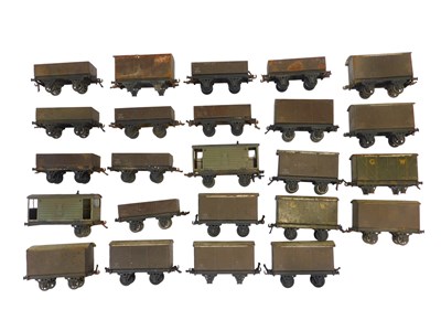 Lot 593 - O gauge rolling stock, including LMS plank...