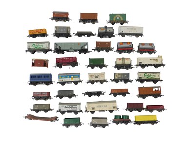 Lot 664 - Unboxed Hornby and other OO gauge rolling...