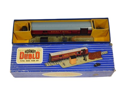 Lot 659 - A Hornby Dublo TPO mail van set, boxed.