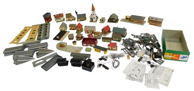 Lot 723 - OO gauge buildings and accessories, including...