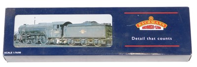 Lot 740 - A Bachmann Branchline OO gauge Class V2...