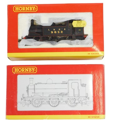Lot 744 - Tri-ang and Hornby OO gauge locomotives,...