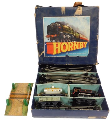 Lot 759 - A Hornby O gauge clockwork tinplate train...
