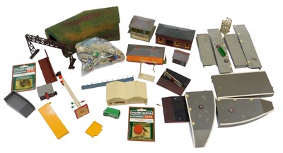 Lot 772 - Tri-ang and other OO gauge railway accessories,...