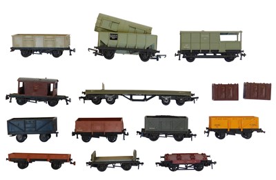 Lot 649 - Hornby Dublo and Tri-ang OO gauge rolling...