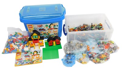Lot 877 - A Lego System set 5508, Star Wars mini figures,...