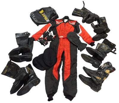 Lot 117 - Motorcycle boots and gloves, including Force...