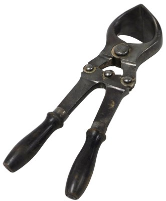 Lot 370 - A pair of 20thC steel bull castrators, with...