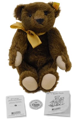Lot 328 - A Steiff Classic Series 1909 teddy bear, 20cm...