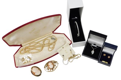 Lot 538 - A pair of 9ct three colour gold flowerhead...