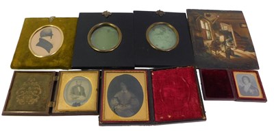 Lot 89 - A 19thC portrait silhouette, depicting Robert...