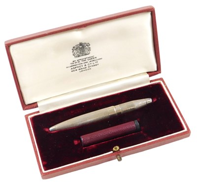 Lot 564 - An Elizabeth II silver propelling pencil, with...